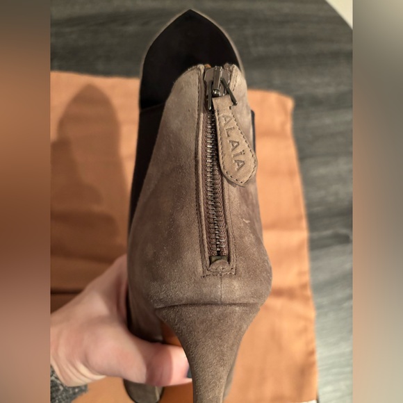 NWT Alaia Taupe & Black Suede Boots - Picture 10 of 16